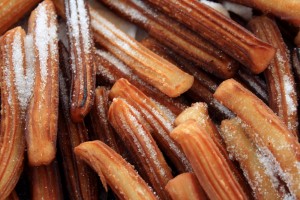 Humm...Churros são deliciosos, não? Apesar do nome ter origem espanhola, a receita de churros original posivelmente é chinesa. Receita de Churros